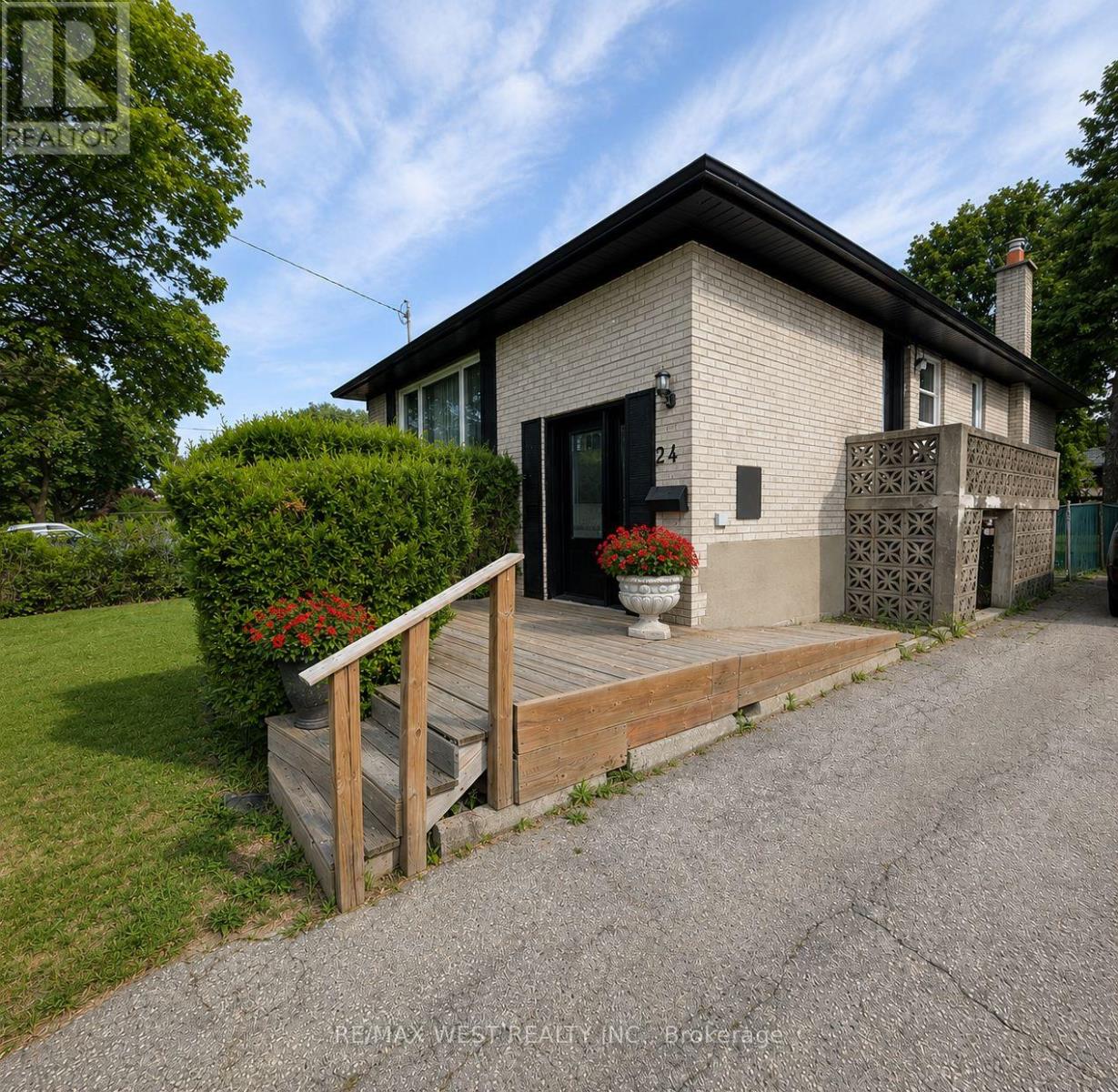 24 Waxham Road, Toronto, Ontario  M9W 3L3 - Photo 2 - W13533116