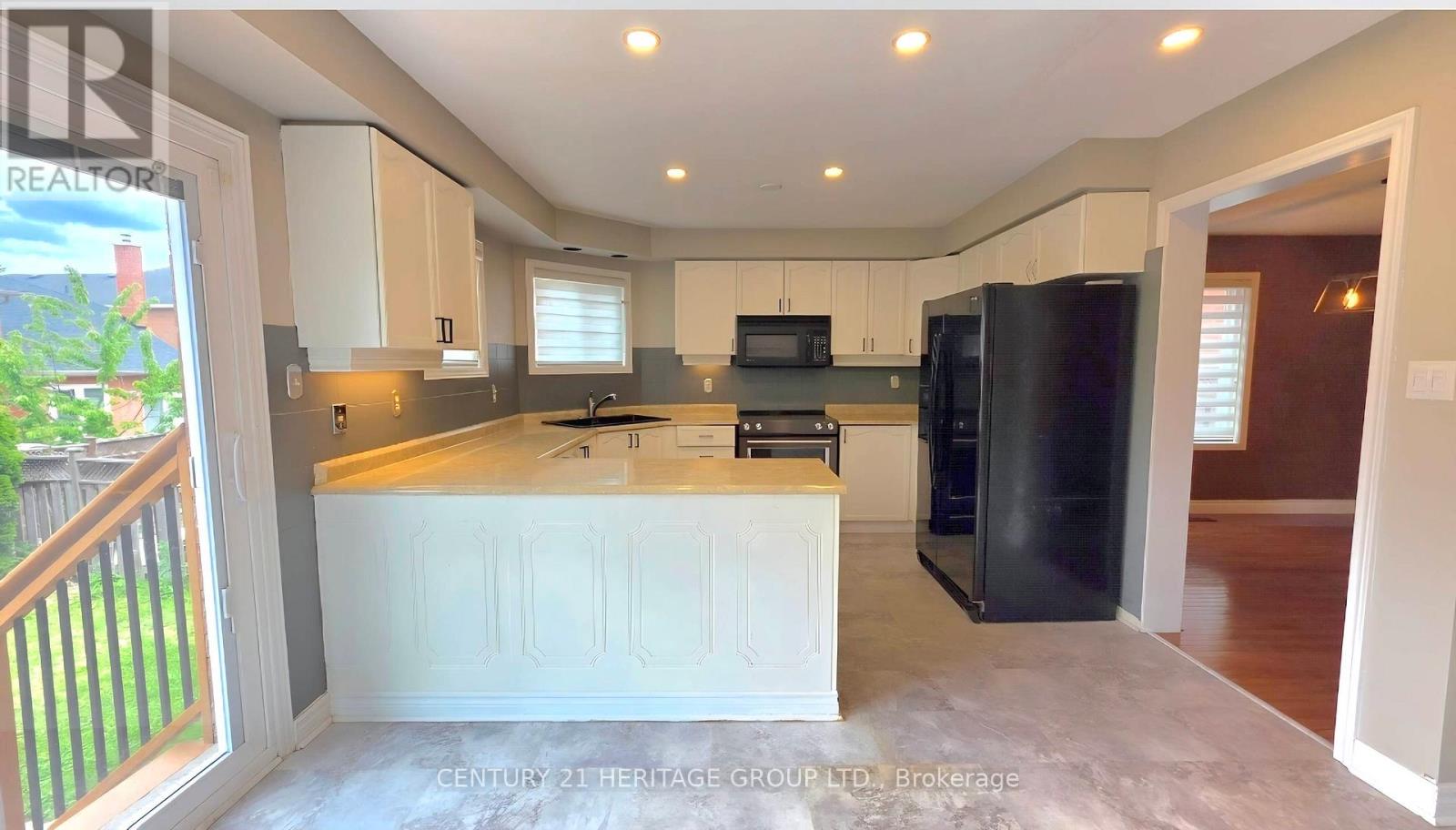 73 Hutton Crescent, Caledon, Ontario  L7C 1A7 - Photo 6 - W13533350
