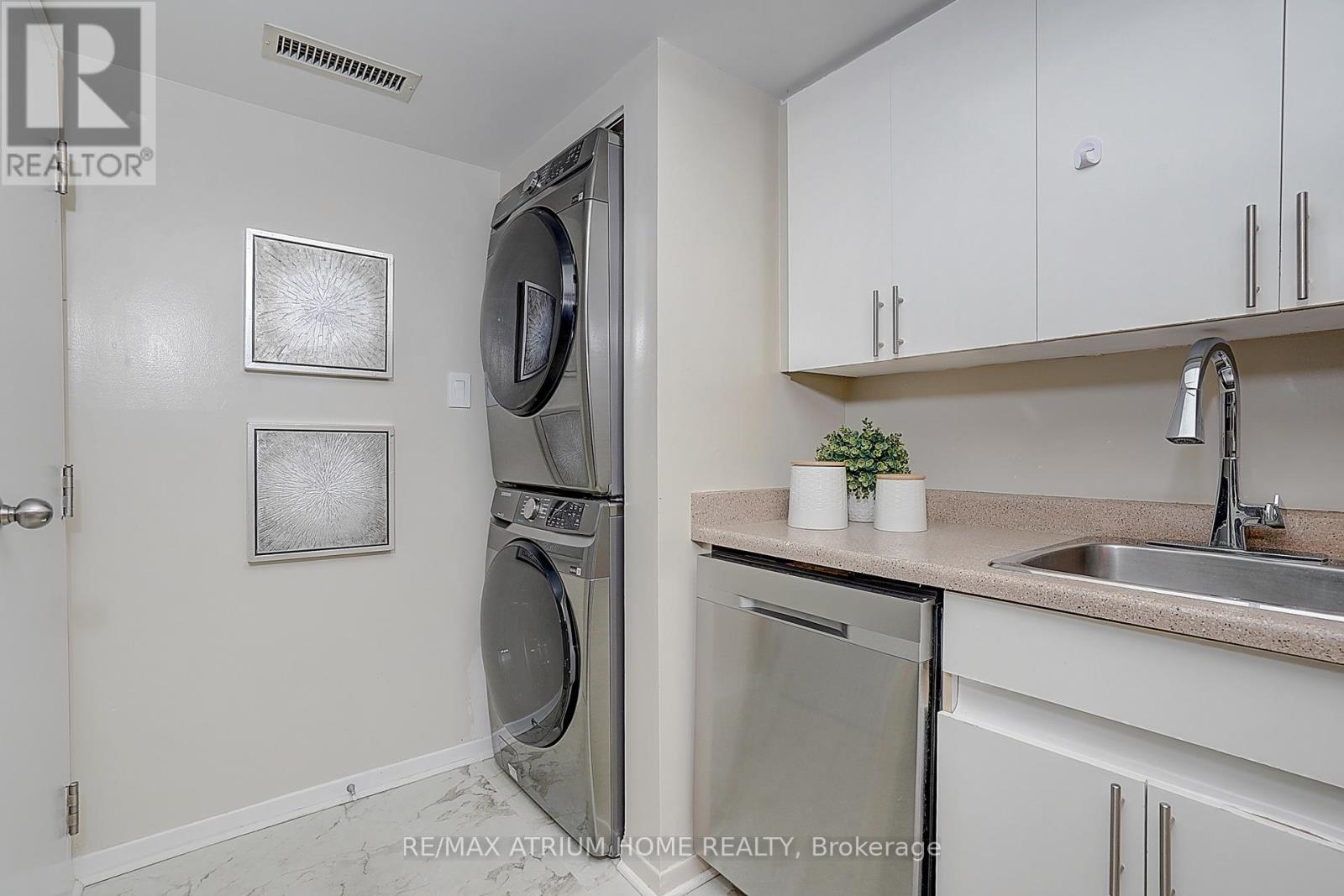 #1101 - 1001 Bay Street, Toronto, Ontario  M5S 3A6 - Photo 17 - C13524050