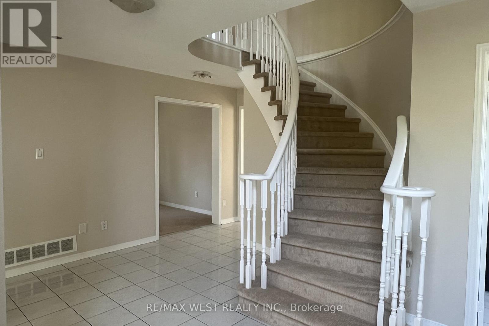 60 Furrow Drive, Whitby, Ontario  L1R 1Y7 - Photo 3 - E13526936