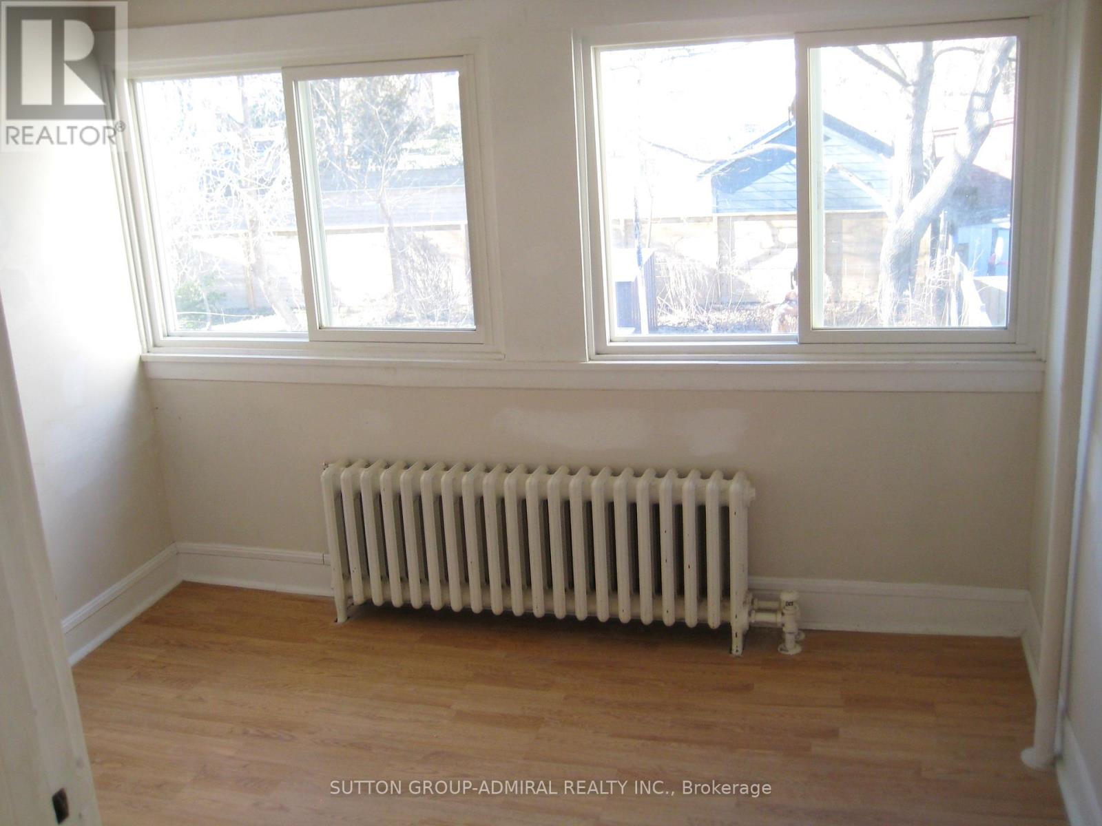 Upper - 238 Lumsden Avenue, Toronto, Ontario  M4C 2K4 - Photo 9 - E13533238