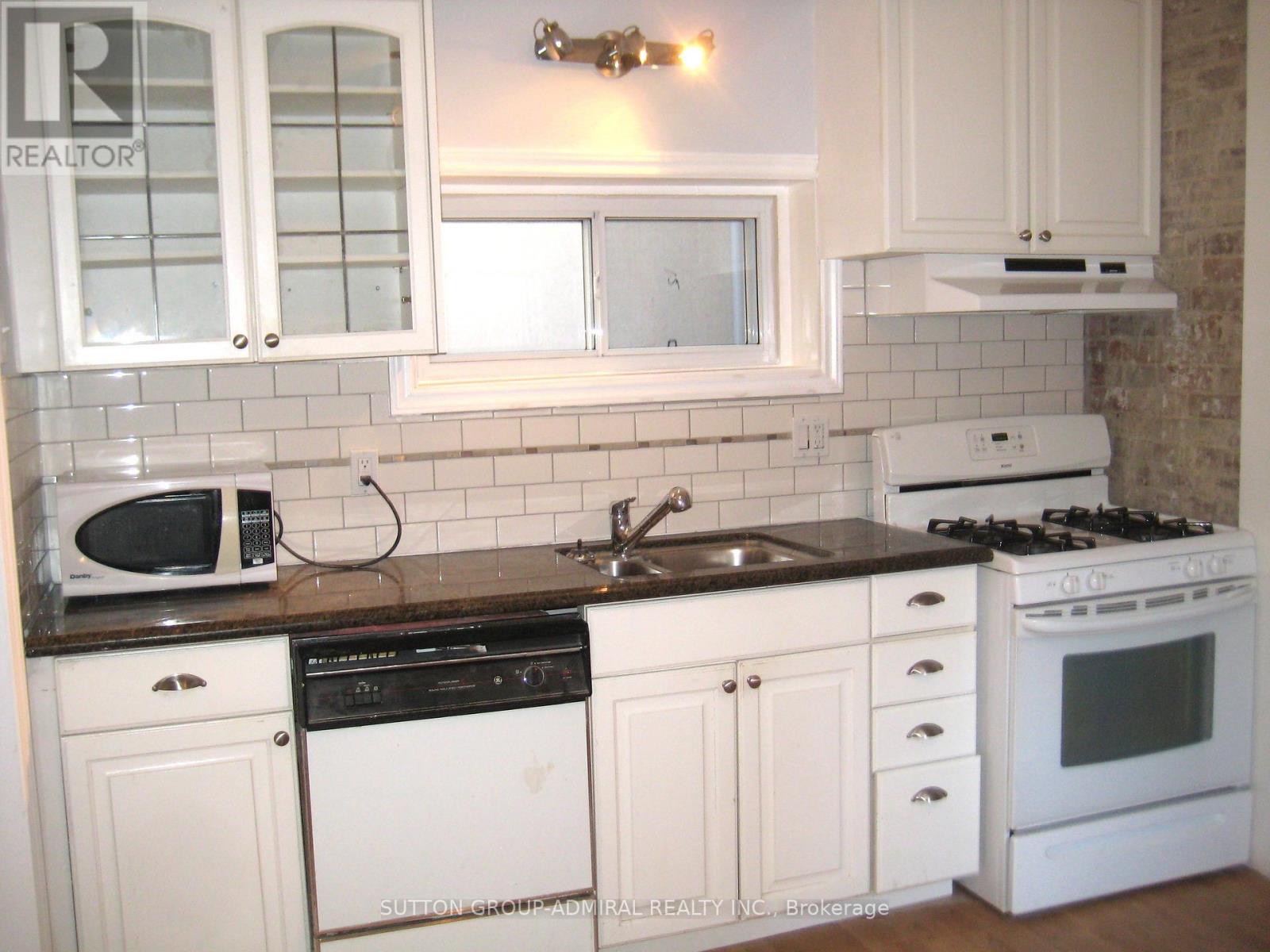 Upper - 238 Lumsden Avenue, Toronto, Ontario  M4C 2K4 - Photo 2 - E13533238