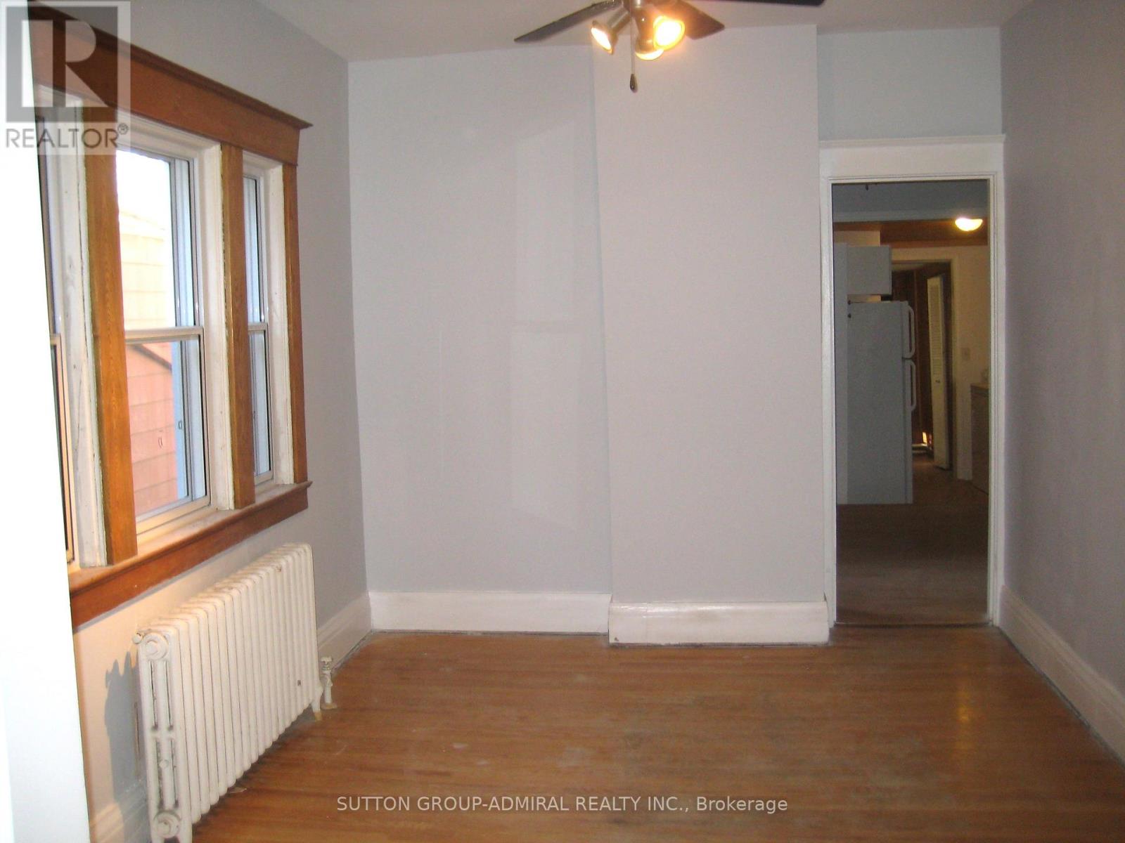 Upper - 238 Lumsden Avenue, Toronto, Ontario  M4C 2K4 - Photo 4 - E13533238