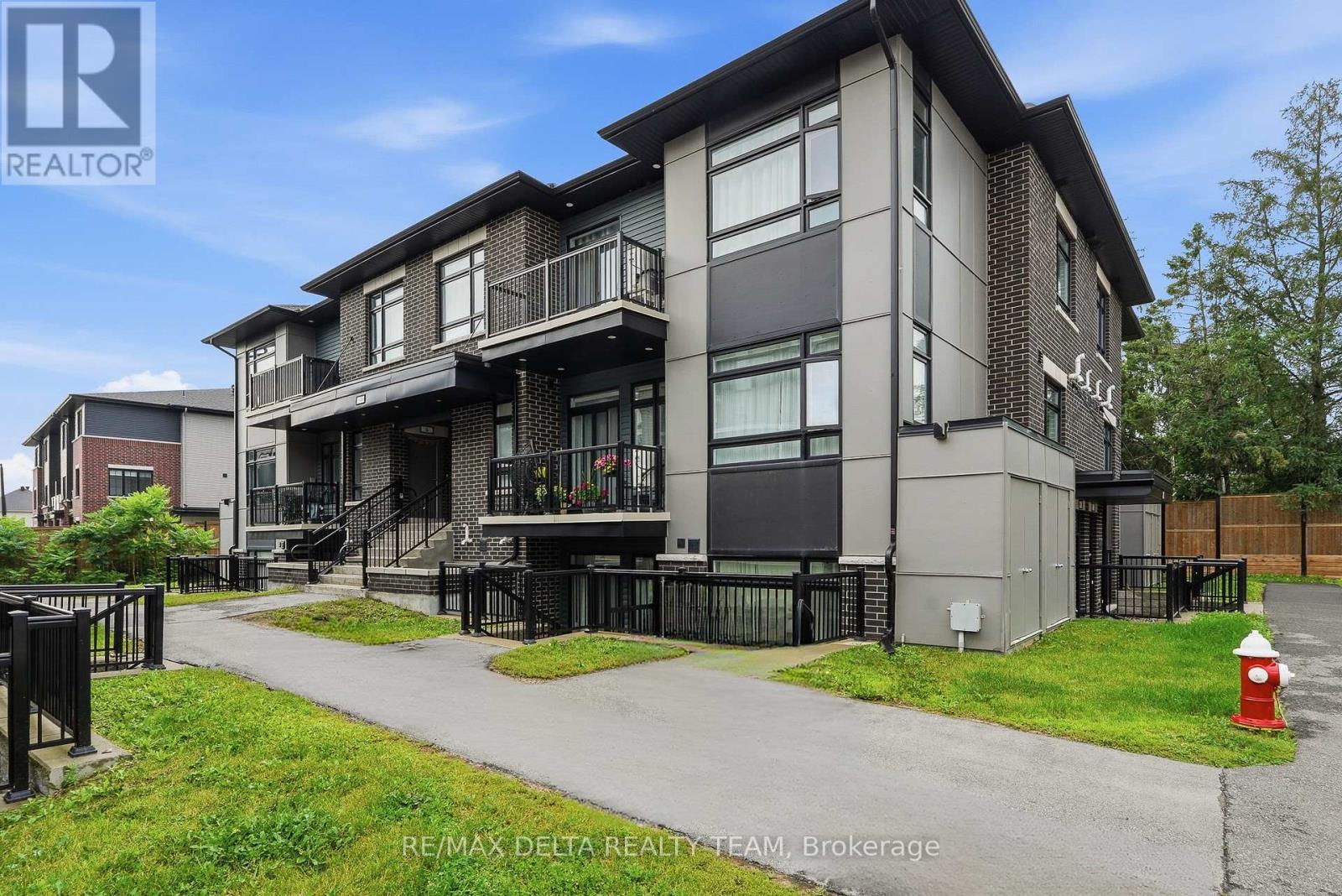 B - 400 ROLLING MEADOW CRESCENT, Ottawa, Ontario