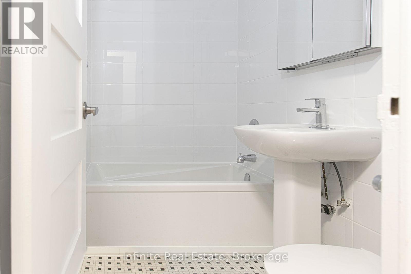 303 - 1291 Bayview Avenue, Toronto, Ontario  M4G 2Z9 - Photo 8 - C13533440
