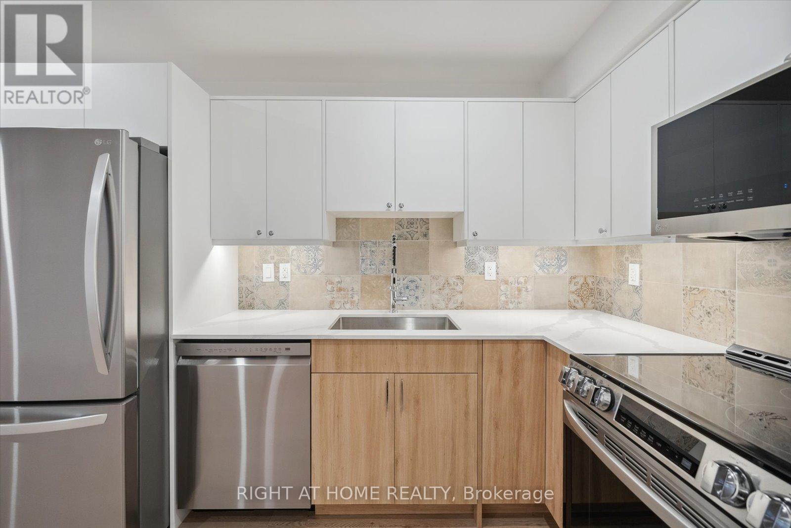 6 - 112 Walmer Road, Toronto, Ontario  M5R 2X7 - Photo 3 - C13533460