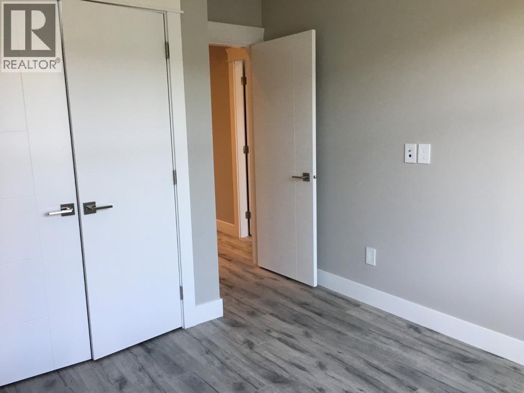 8 9560 ALEXANDRA ROAD ROAD — photo 13