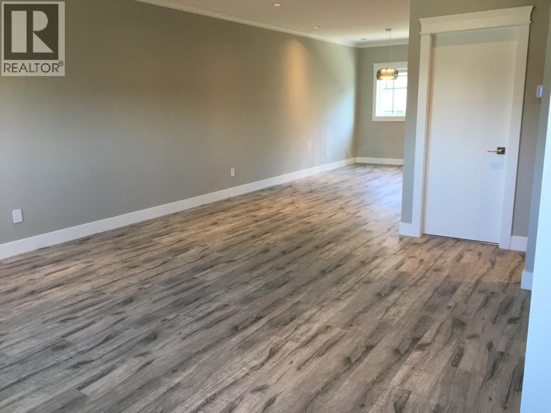 8 9560 ALEXANDRA ROAD ROAD — photo 5