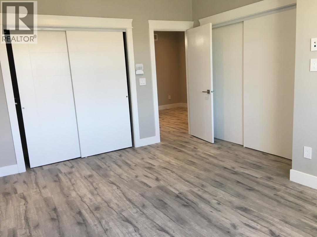 8 9560 ALEXANDRA ROAD ROAD — photo 11