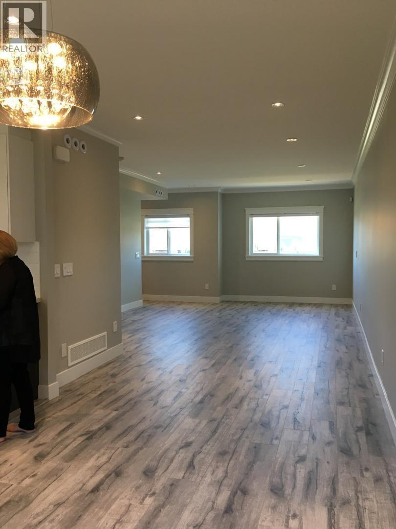8 9560 ALEXANDRA ROAD ROAD — photo 3