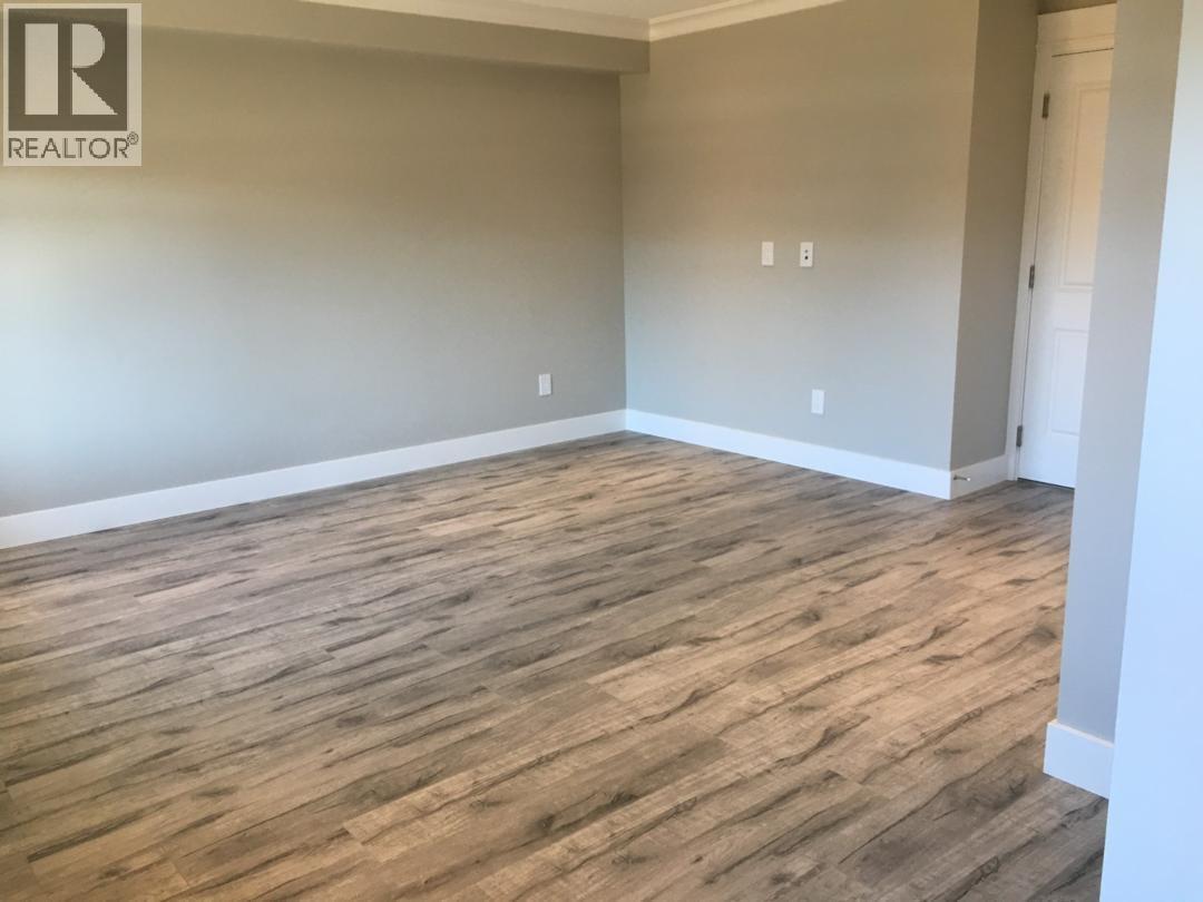 8 9560 ALEXANDRA ROAD ROAD — photo 4