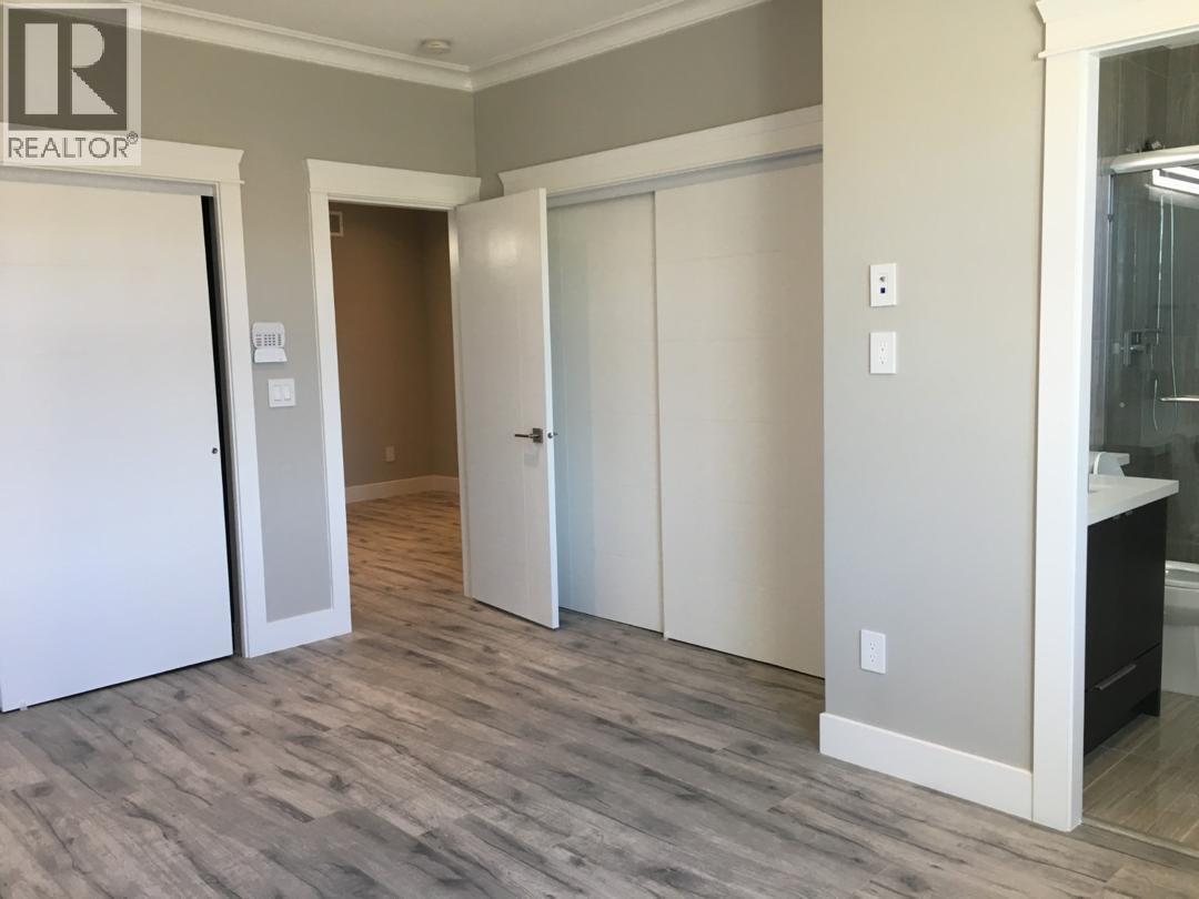 8 9560 ALEXANDRA ROAD ROAD — photo 10