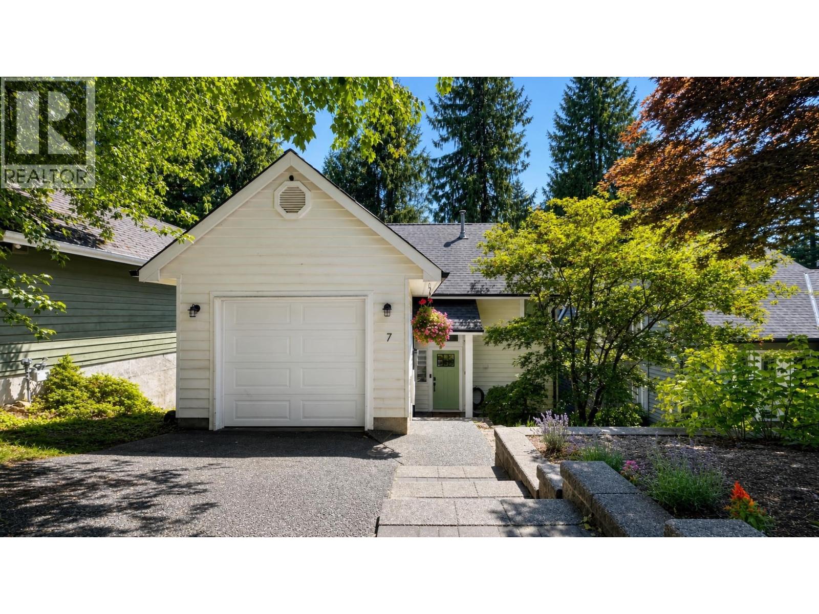 7 Maude Court, Port Moody, British Columbia V3H 4E7 - Photo 2 - R3143196