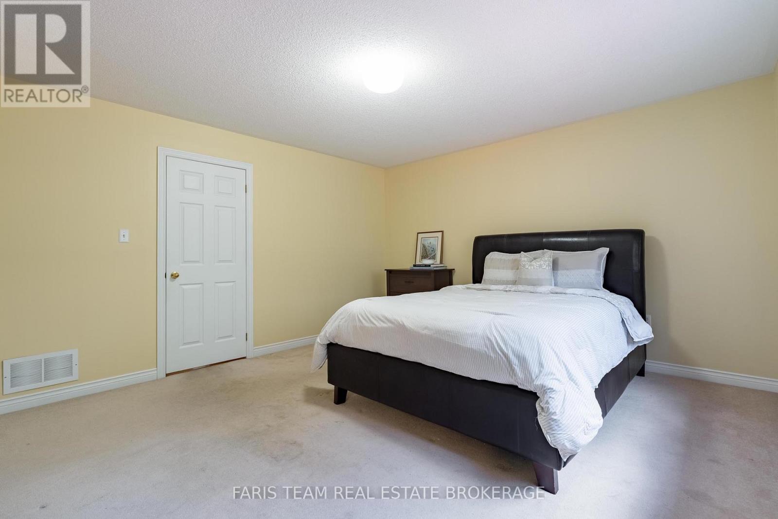 36 Bayshore Boulevard, Barrie, Ontario  L4N 9R5 - Photo 16 - S13533504