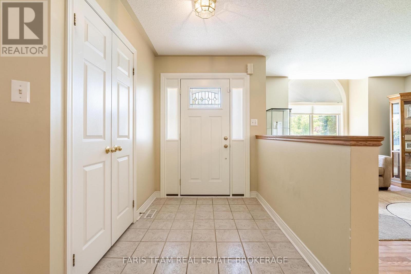 36 Bayshore Boulevard, Barrie, Ontario  L4N 9R5 - Photo 5 - S13533504