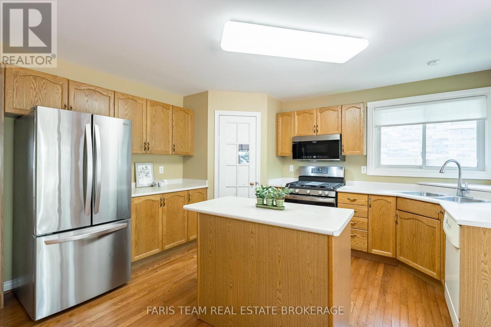 36 Bayshore Boulevard, Barrie, Ontario  L4N 9R5 - Photo 8 - S13533504
