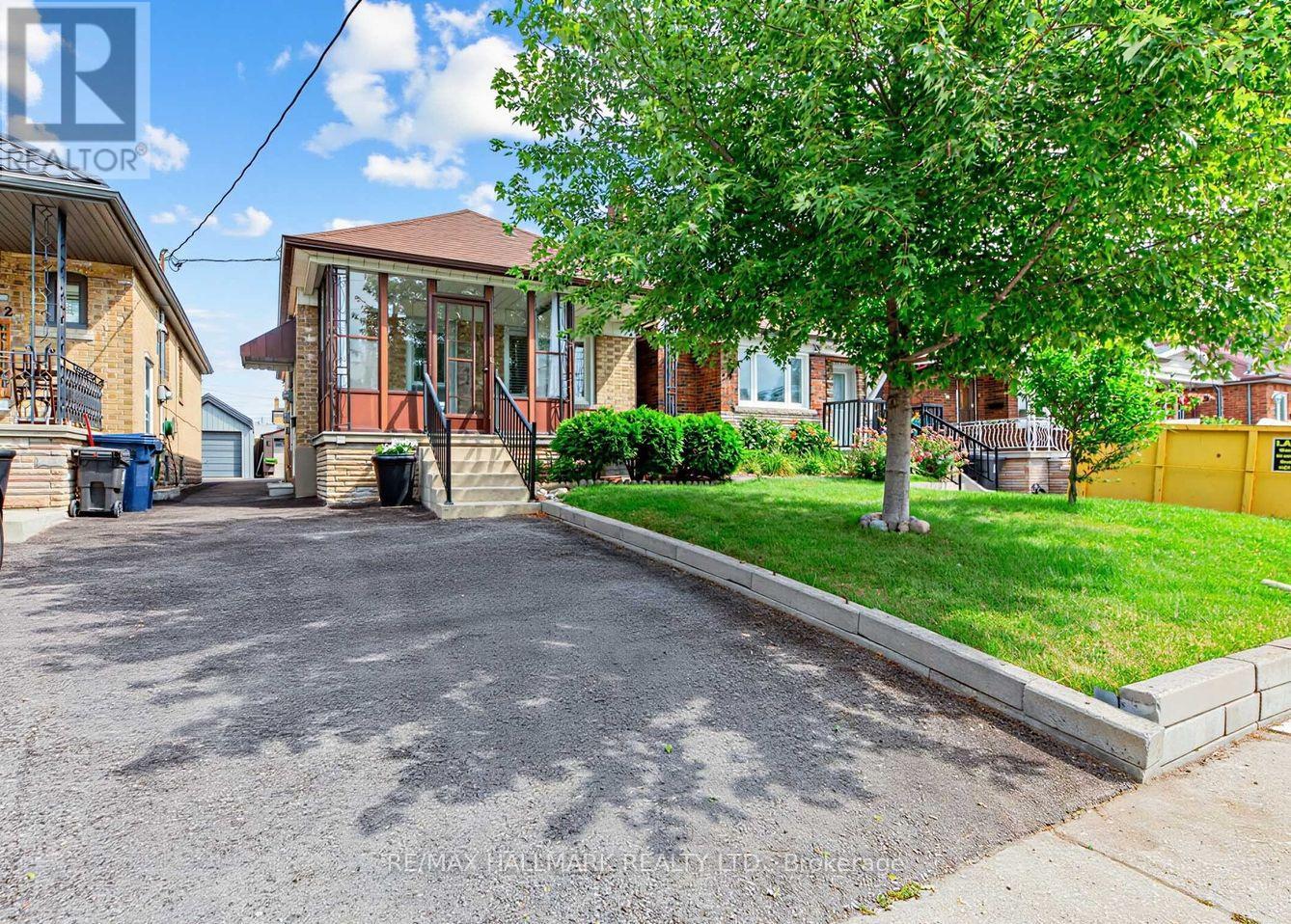 40 BOWIE AVENUE, Toronto, Ontario