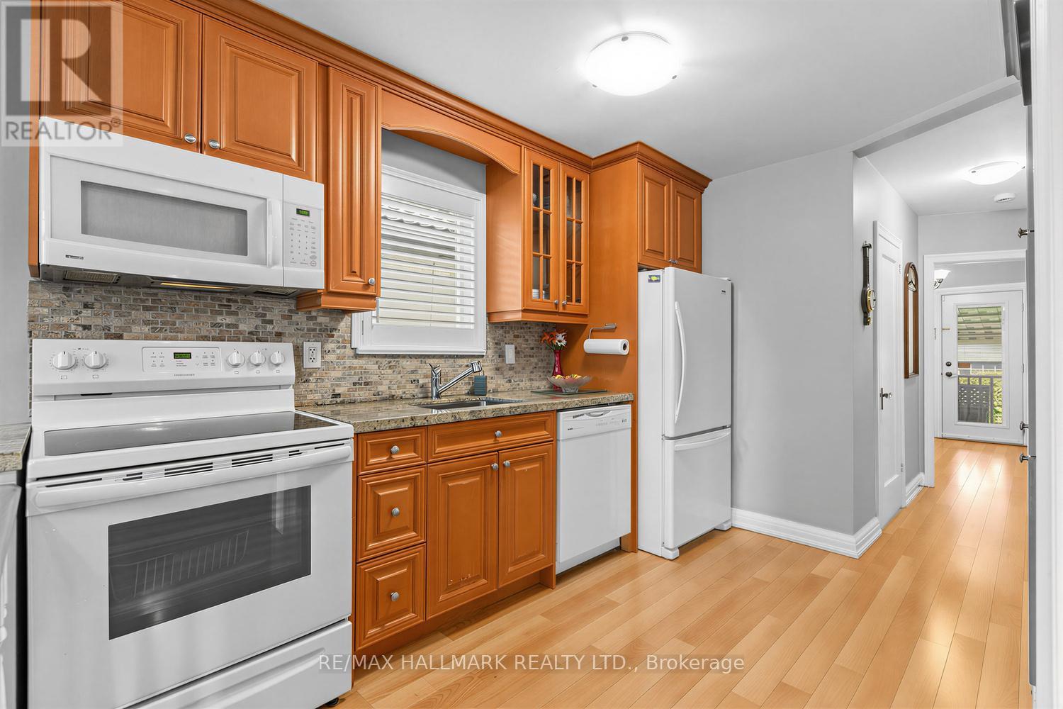 40 Bowie Avenue, Toronto, Ontario  M6E 2P1 - Photo 12 - W13533400