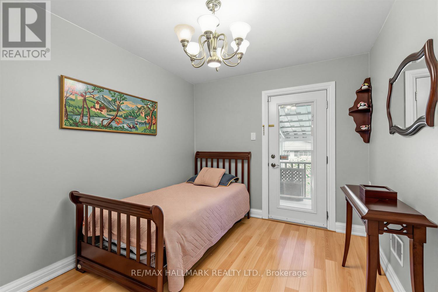 40 Bowie Avenue, Toronto, Ontario  M6E 2P1 - Photo 18 - W13533400