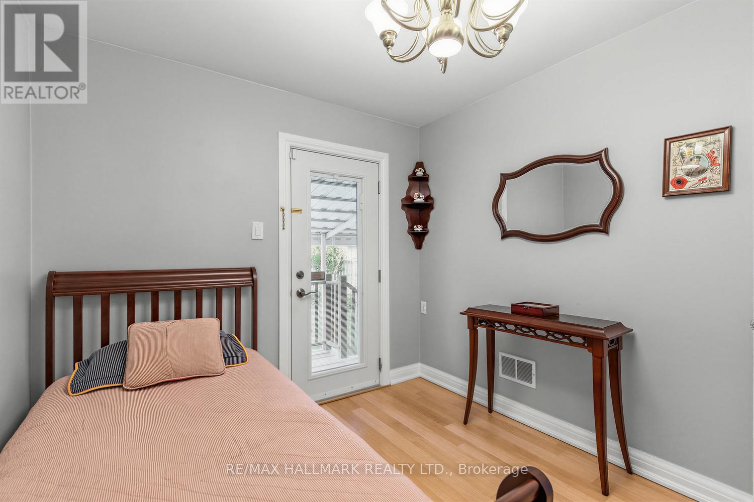 40 Bowie Avenue, Toronto, Ontario  M6E 2P1 - Photo 19 - W13533400