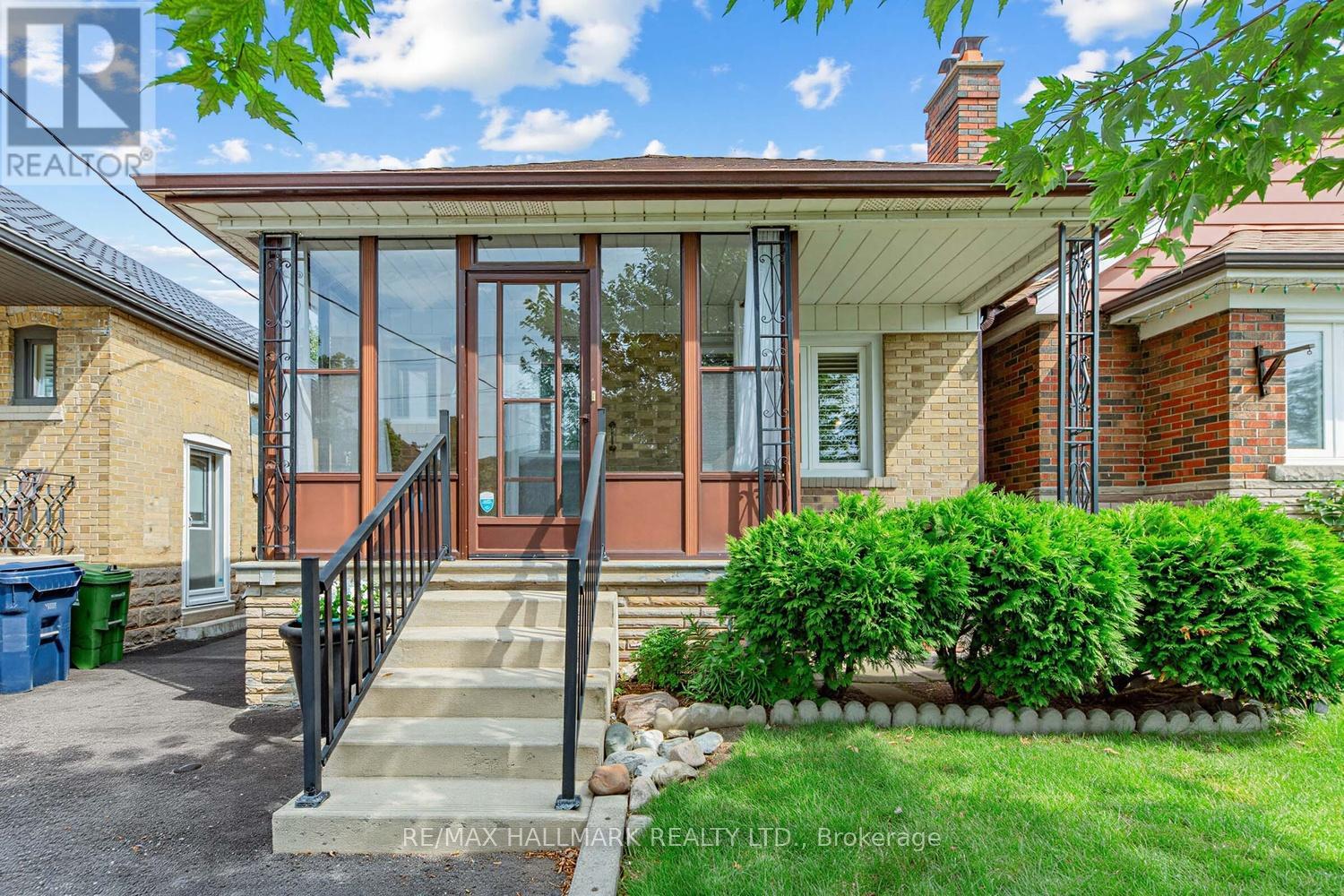 40 Bowie Avenue, Toronto, Ontario  M6E 2P1 - Photo 2 - W13533400