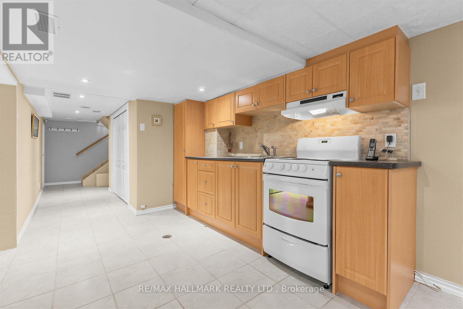 40 Bowie Avenue, Toronto, Ontario  M6E 2P1 - Photo 25 - W13533400