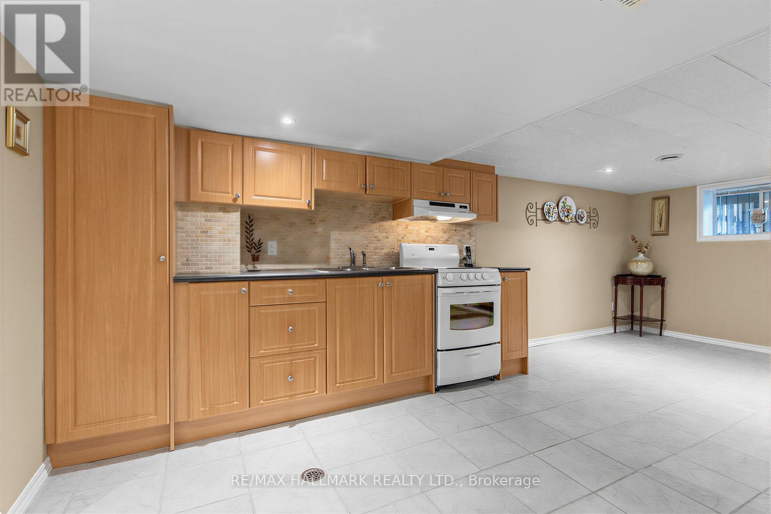 40 Bowie Avenue, Toronto, Ontario  M6E 2P1 - Photo 26 - W13533400