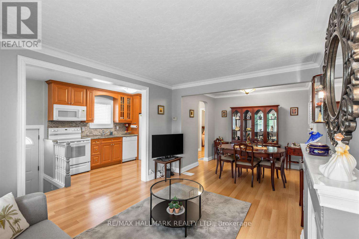 40 Bowie Avenue, Toronto, Ontario  M6E 2P1 - Photo 7 - W13533400