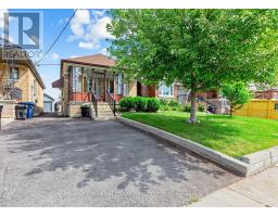 40 BOWIE AVENUE, Toronto, Ontario