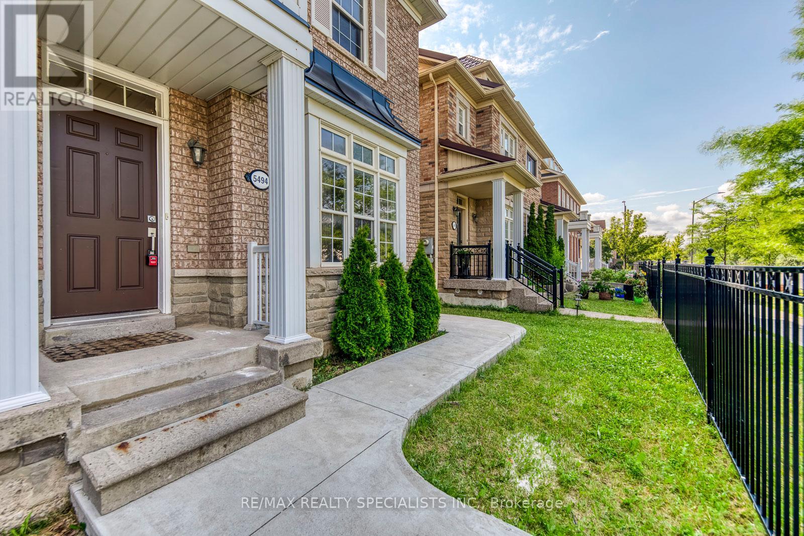 5494 Tenth Line W, Mississauga, Ontario  L5M 0G5 - Photo 3 - W13533454