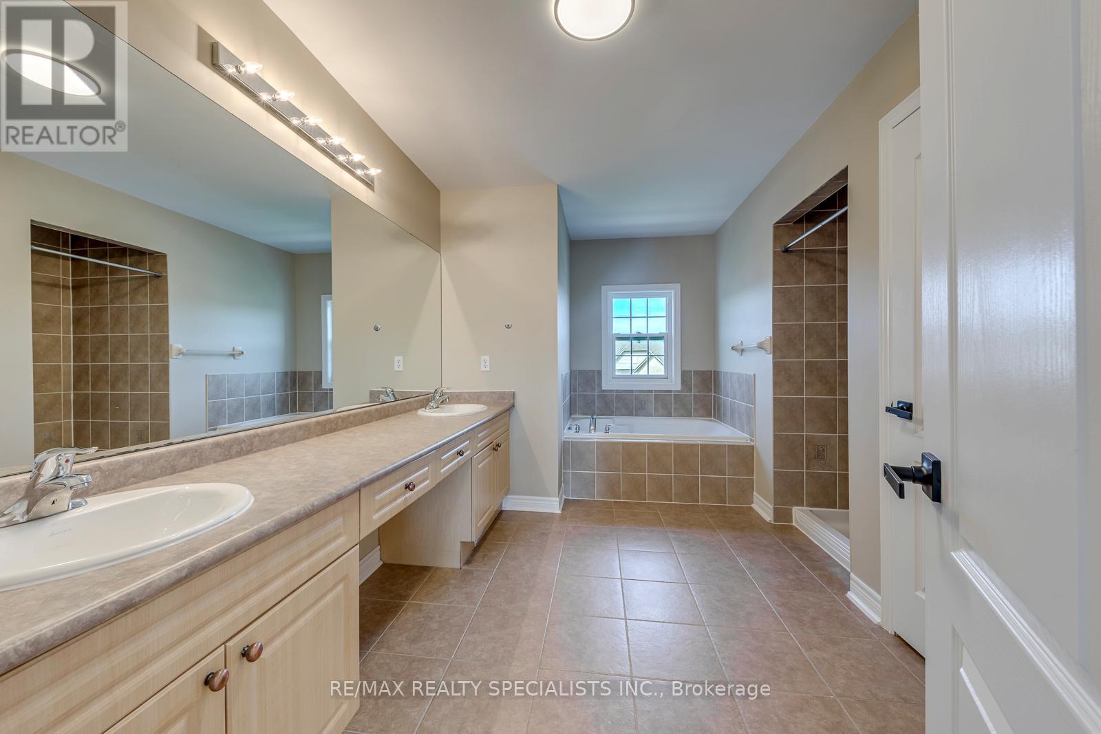 5494 Tenth Line W, Mississauga, Ontario  L5M 0G5 - Photo 38 - W13533454