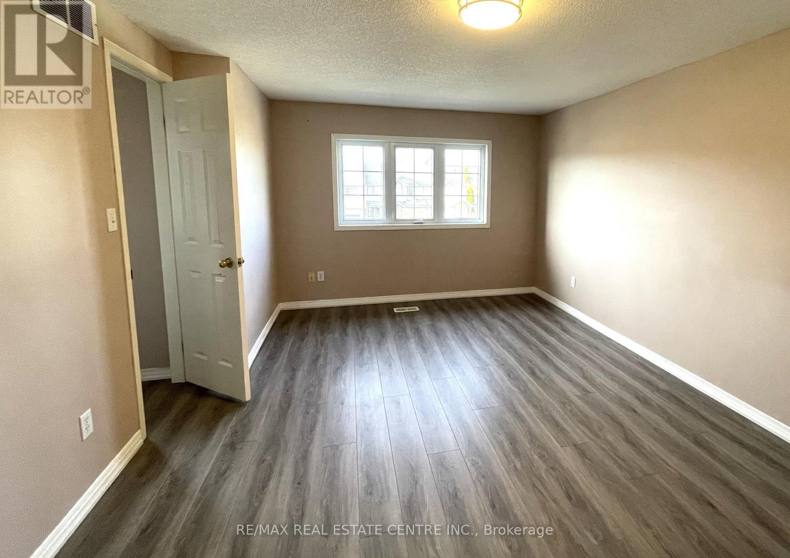 300 Activa Avenue, Waterloo, Ontario  N2E 3V1 - Photo 5 - X13533512