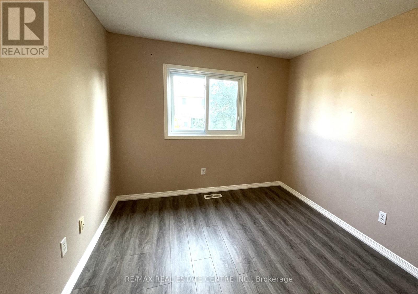 300 Activa Avenue, Waterloo, Ontario  N2E 3V1 - Photo 8 - X13533512