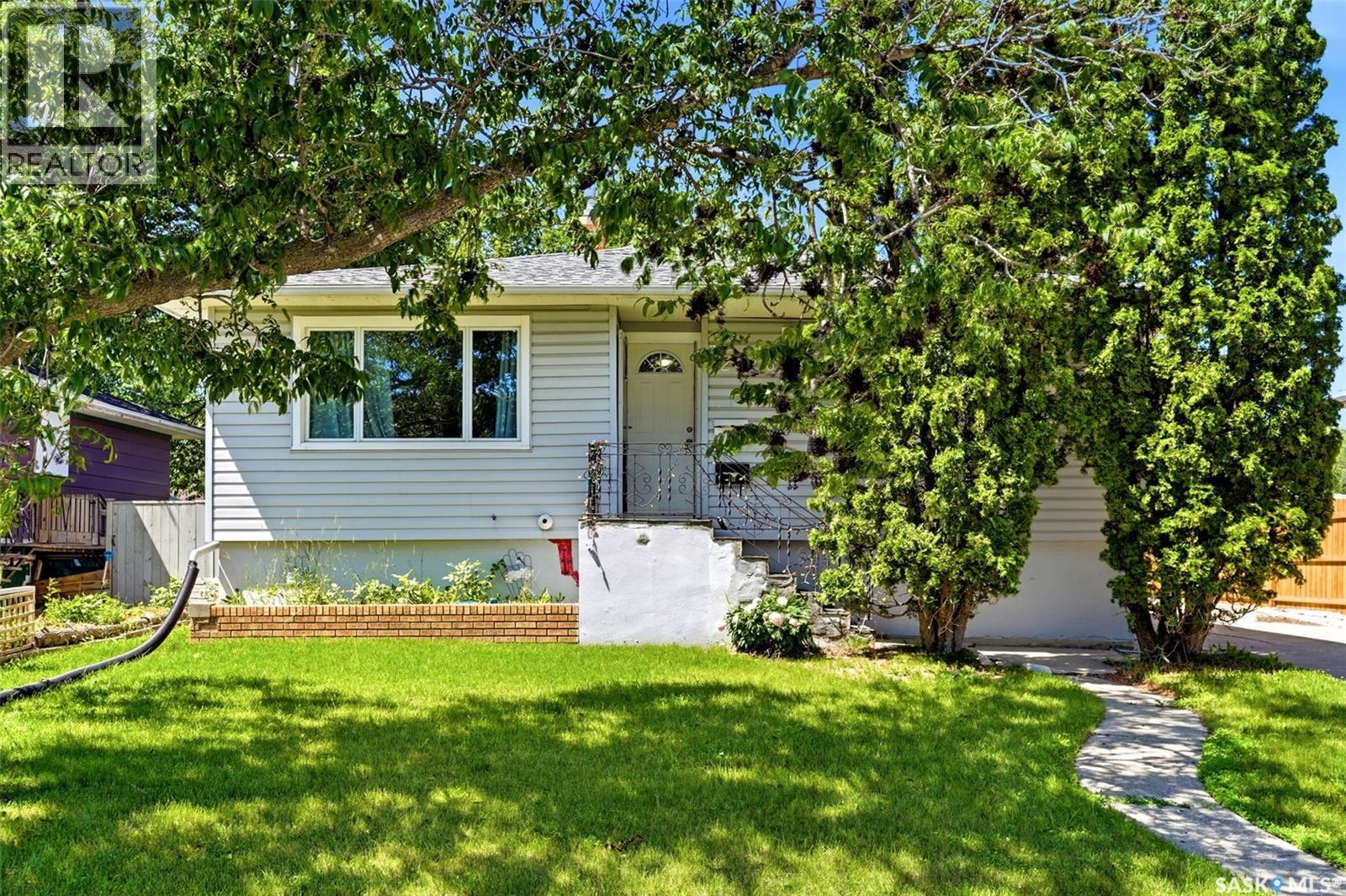 2426 Harvey Street, Regina, Saskatchewan  S4N 2N4 - Photo 2 - SK041767
