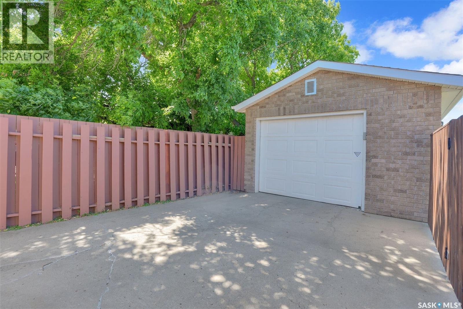 1330 Courtney Street, Regina, Saskatchewan  S4T 7S1 - Photo 31 - SK041761