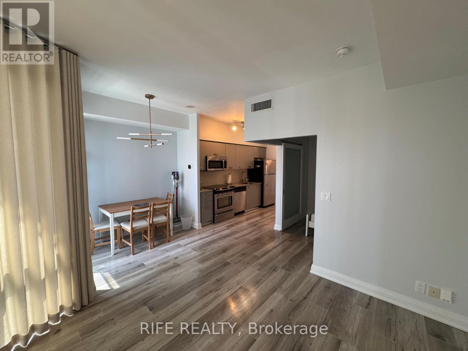 1707 - 832 Bay Street, Toronto, Ontario  M5S 1Z6 - Photo 2 - C13533670