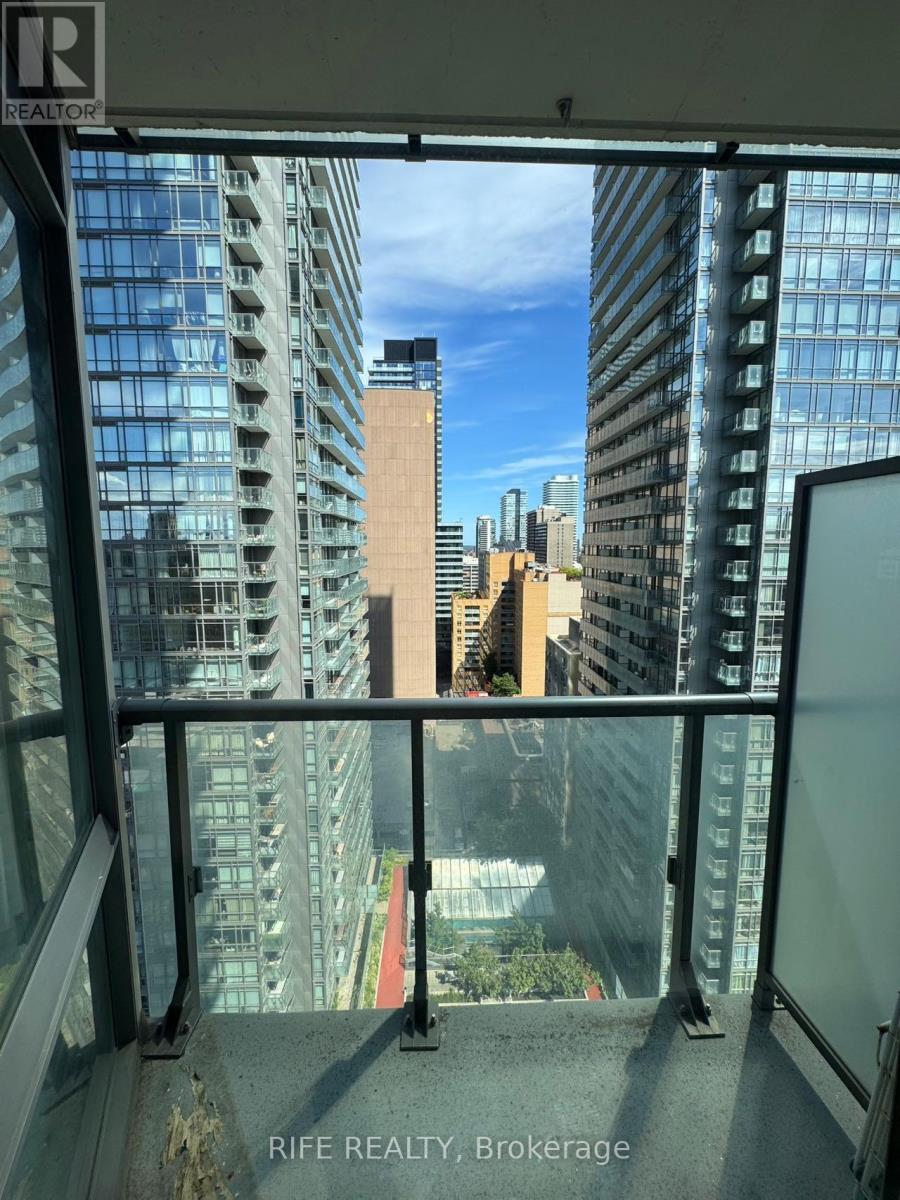 1707 - 832 Bay Street, Toronto, Ontario  M5S 1Z6 - Photo 9 - C13533670