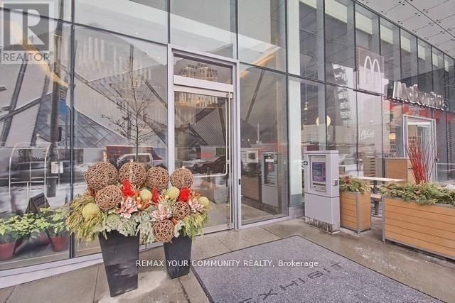 2006 - 200 Bloor Street W, Toronto, Ontario  M5S 1T8 - Photo 3 - C13533778