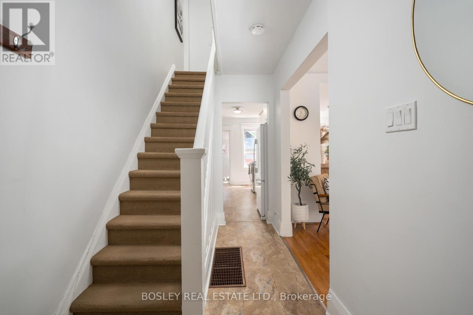 129 Linsmore Crescent, Toronto, Ontario  M4J 4L1 - Photo 4 - E13533650