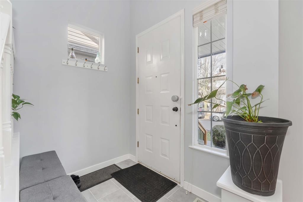 18476 66a Avenue, Surrey, British Columbia  V3S 9B1 - Photo 3 - R3143573