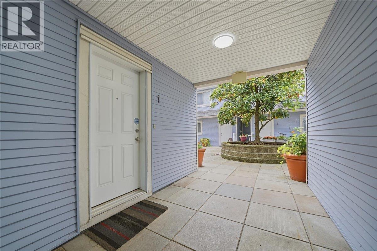1 7128 17th Avenue, Burnaby, British Columbia  V3N 1K7 - Photo 4 - R3143480