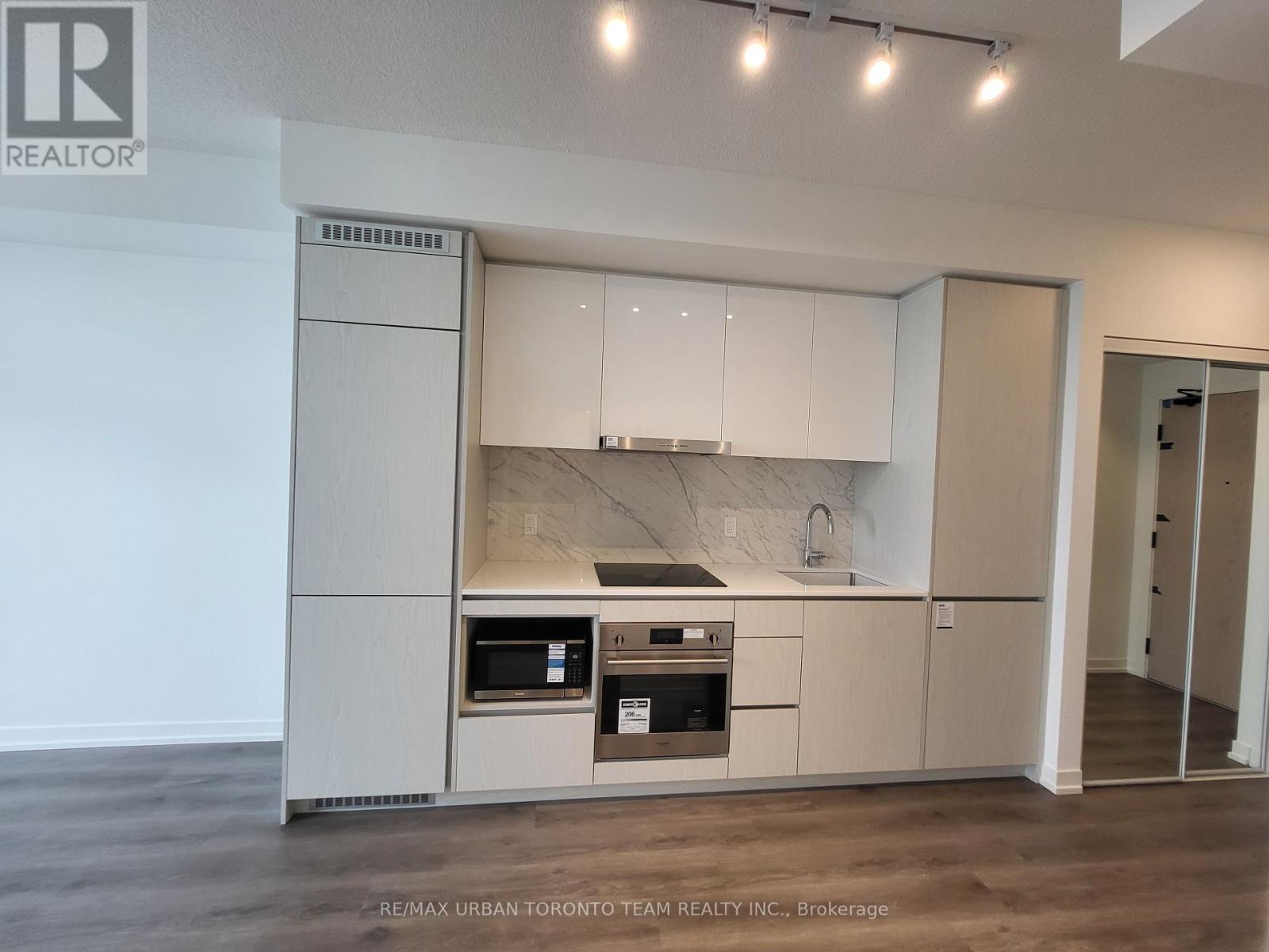 801 - 28 Interchange Way, Vaughan, Ontario L4K 0P8 - Photo 4 - N13533600