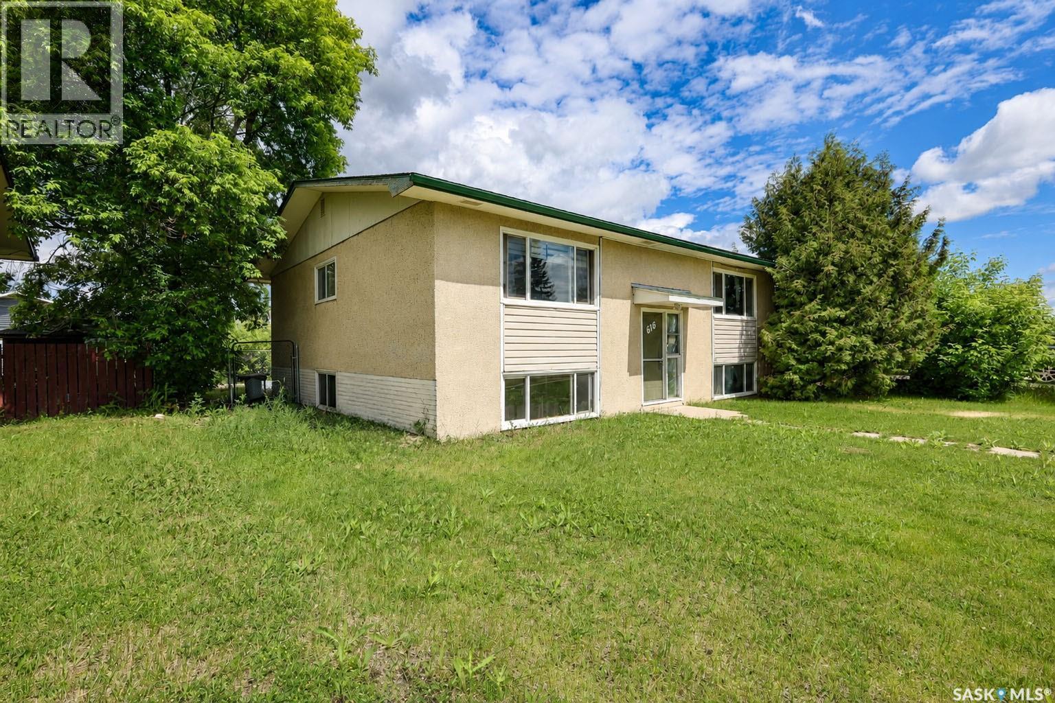 616 28th Street E, Prince Albert, Saskatchewan  S6V 1X9 - Photo 2 - SK041759