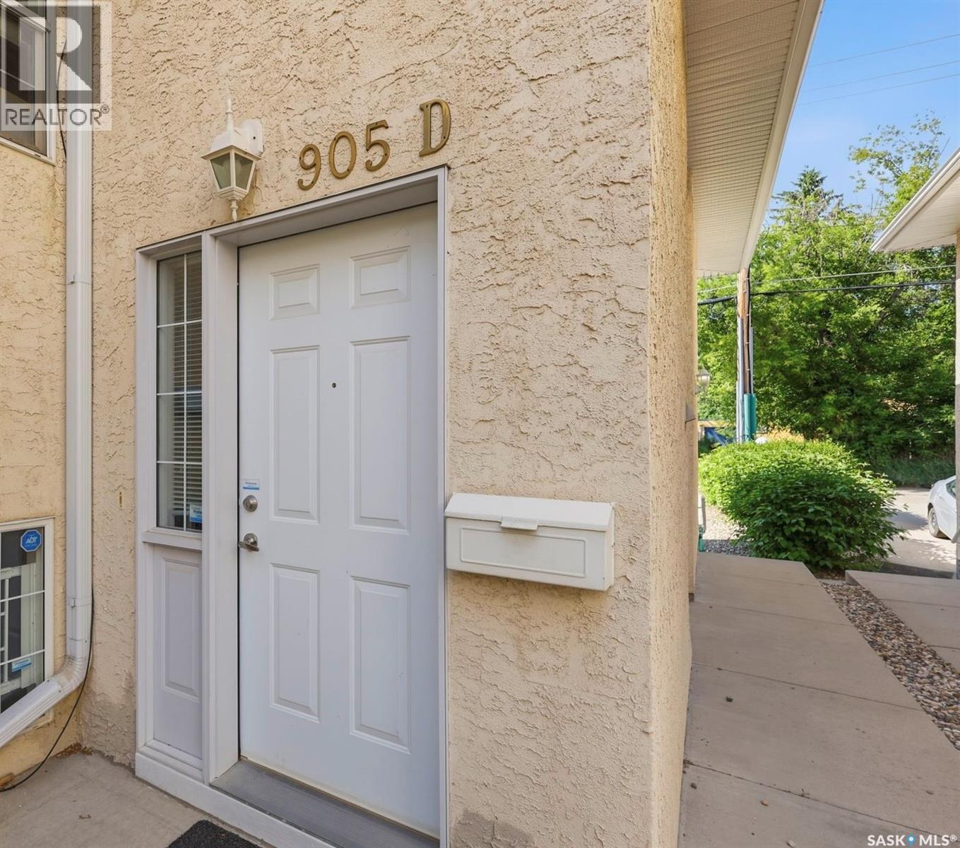 905d 9th Street E, Saskatoon, Saskatchewan  S7H 0M9 - Photo 3 - SK041756