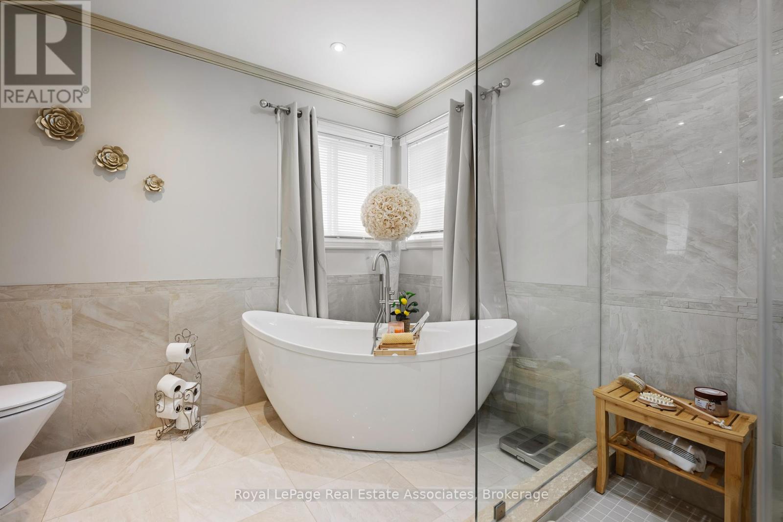 5553 Wheatland Court, Mississauga, Ontario  L5V 2E4 - Photo 25 - W13533654