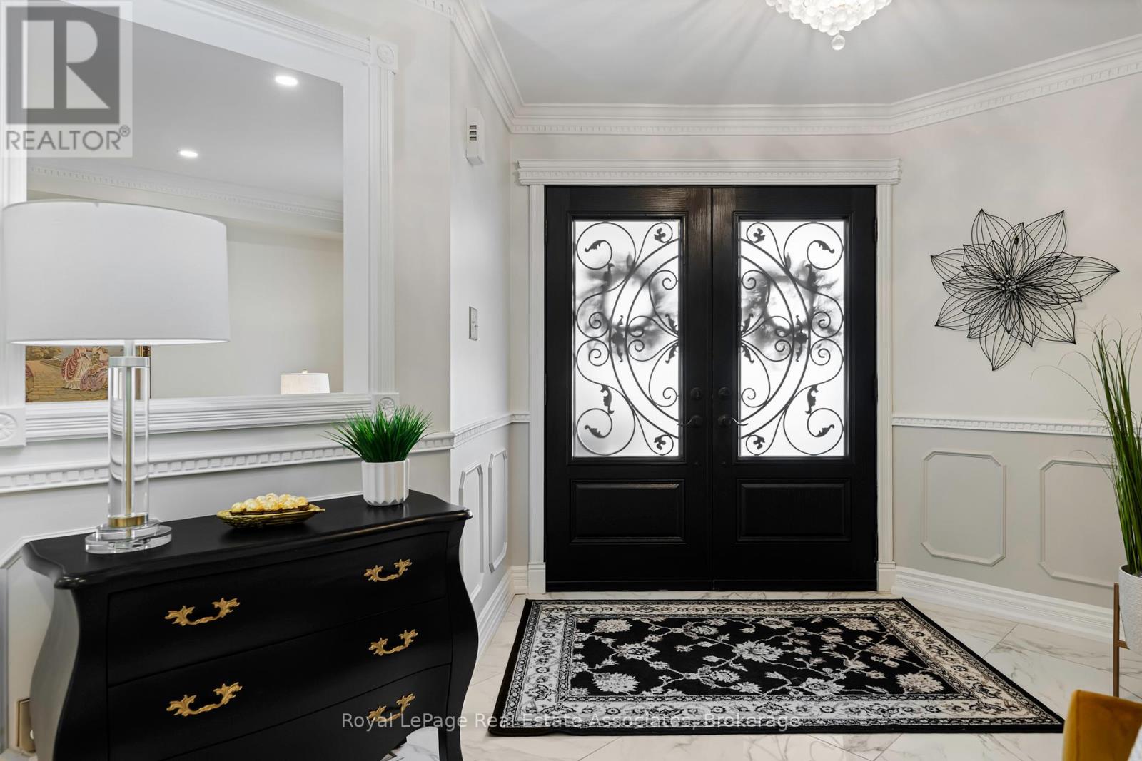 5553 Wheatland Court, Mississauga, Ontario  L5V 2E4 - Photo 4 - W13533654
