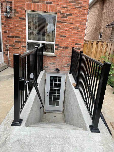 76 Jack Rabbit Crescent, Brampton, Ontario  L6R 2E4 - Photo 2 - W13533716