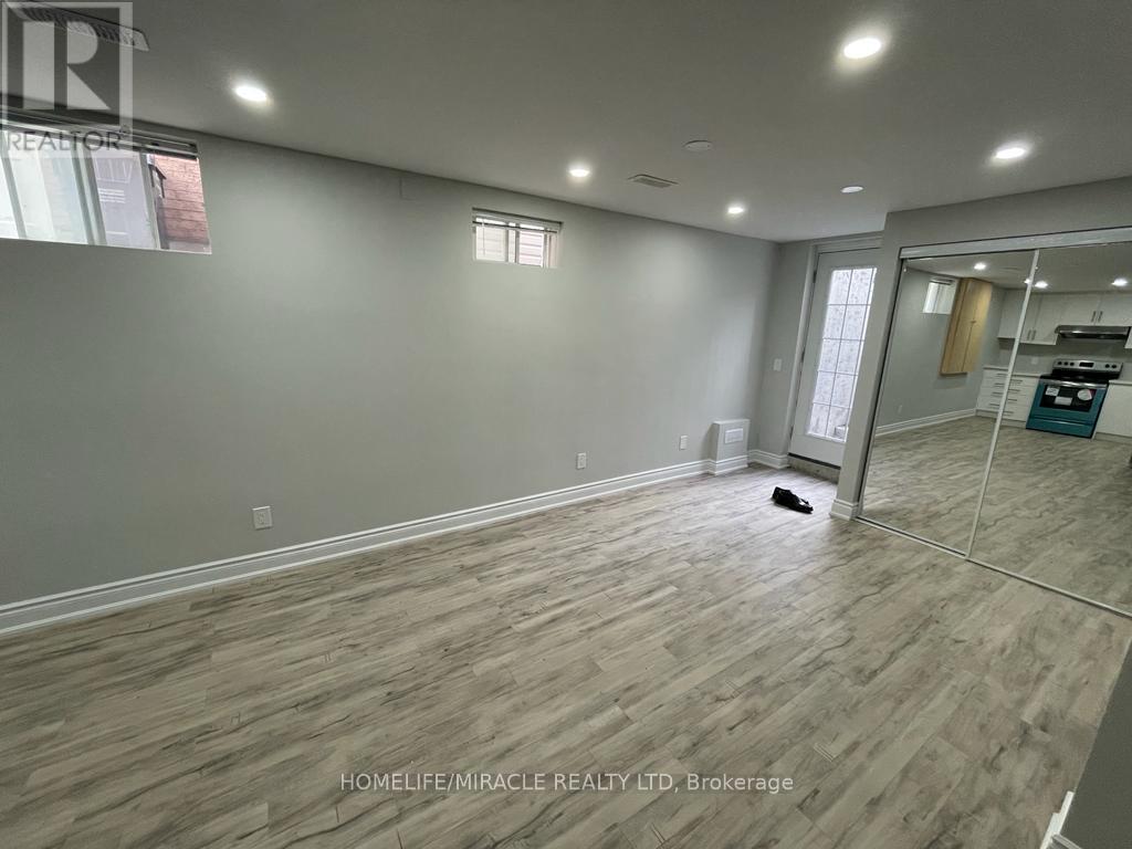 76 Jack Rabbit Crescent, Brampton, Ontario  L6R 2E4 - Photo 3 - W13533716