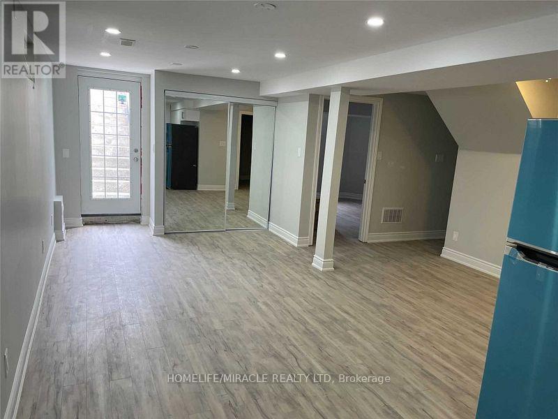 76 Jack Rabbit Crescent, Brampton, Ontario  L6R 2E4 - Photo 4 - W13533716