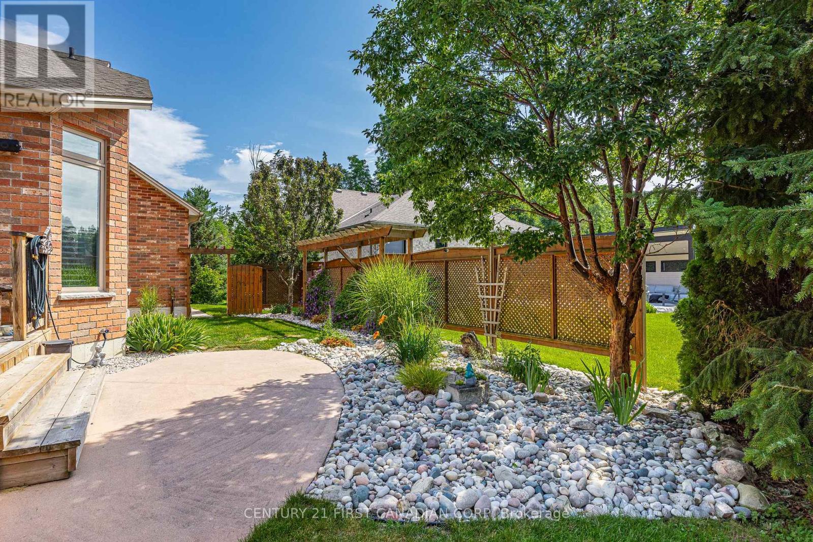 10159 Meadowlily Crescent, Lambton Shores, Ontario  N0M 1T0 - Photo 48 - X13506970